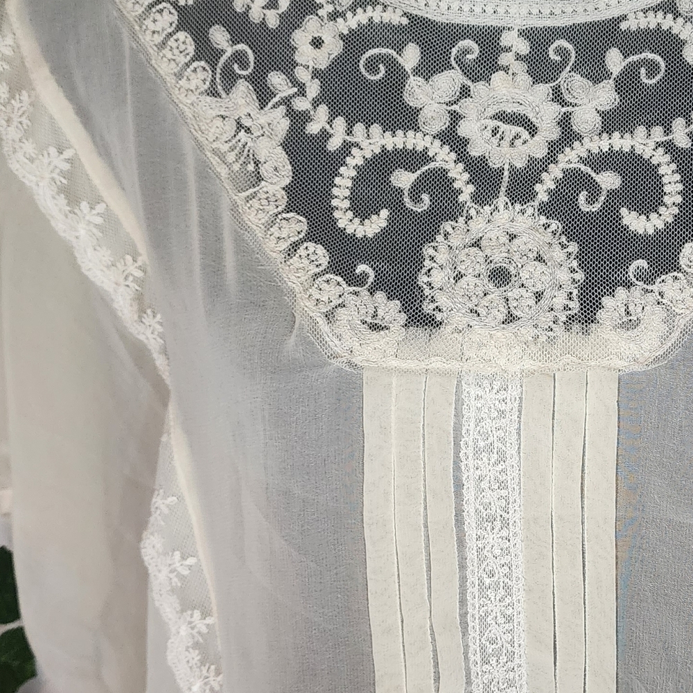 Bisou Bisou Cream Lace Blouse Size Medium - Picture 3 of 5